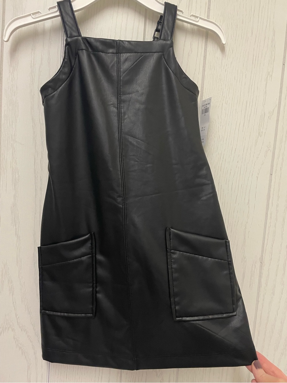 Girls’ leatherette jumper- black Sz 5/6